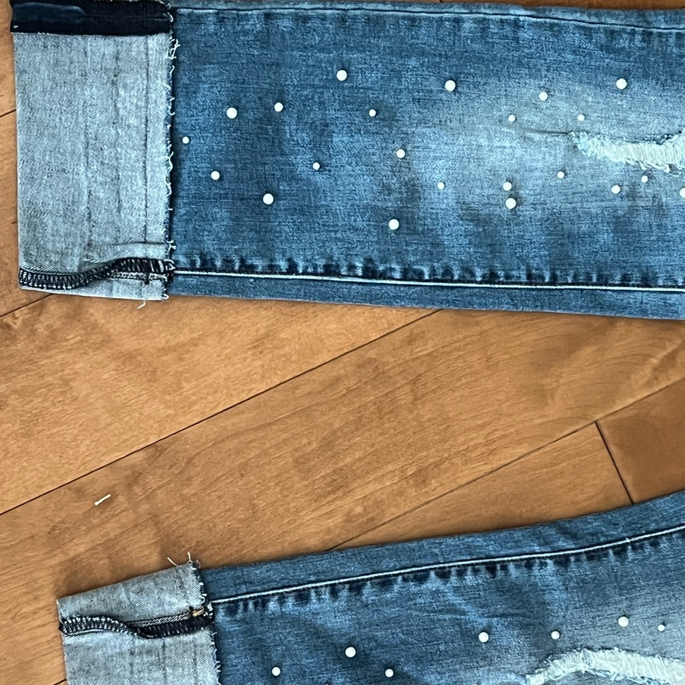 DENIM PEARLS 💙 - Picture 3 of 4